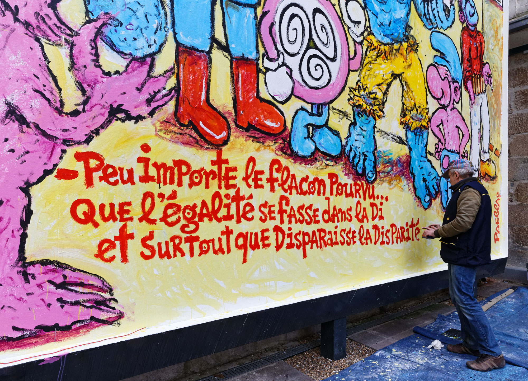 Paella Mur de Rennes # 21 L'artiste continue à peindre une phrase