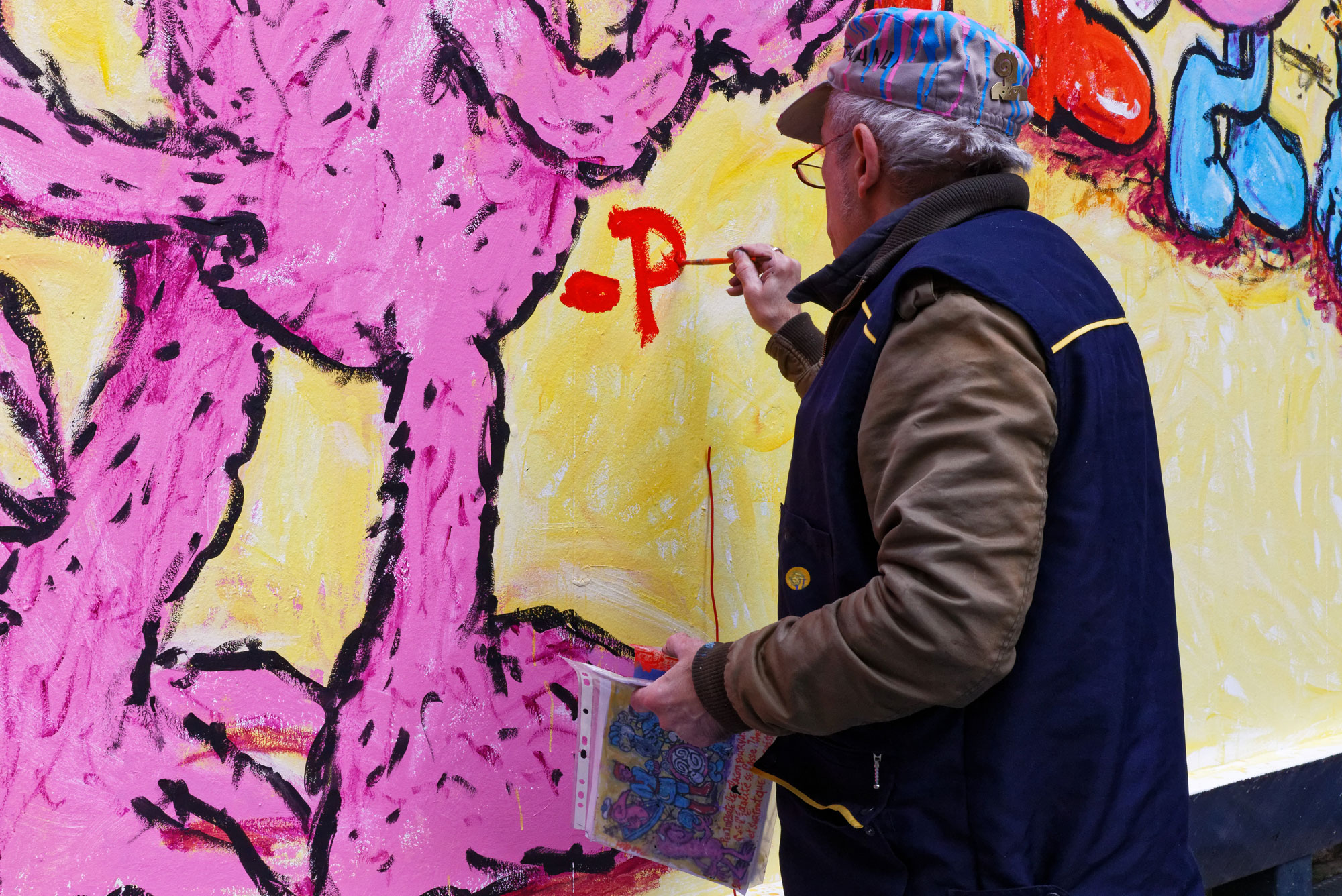 Paella Mur de Rennes # 21 L'artiste commence à peindre une phrase